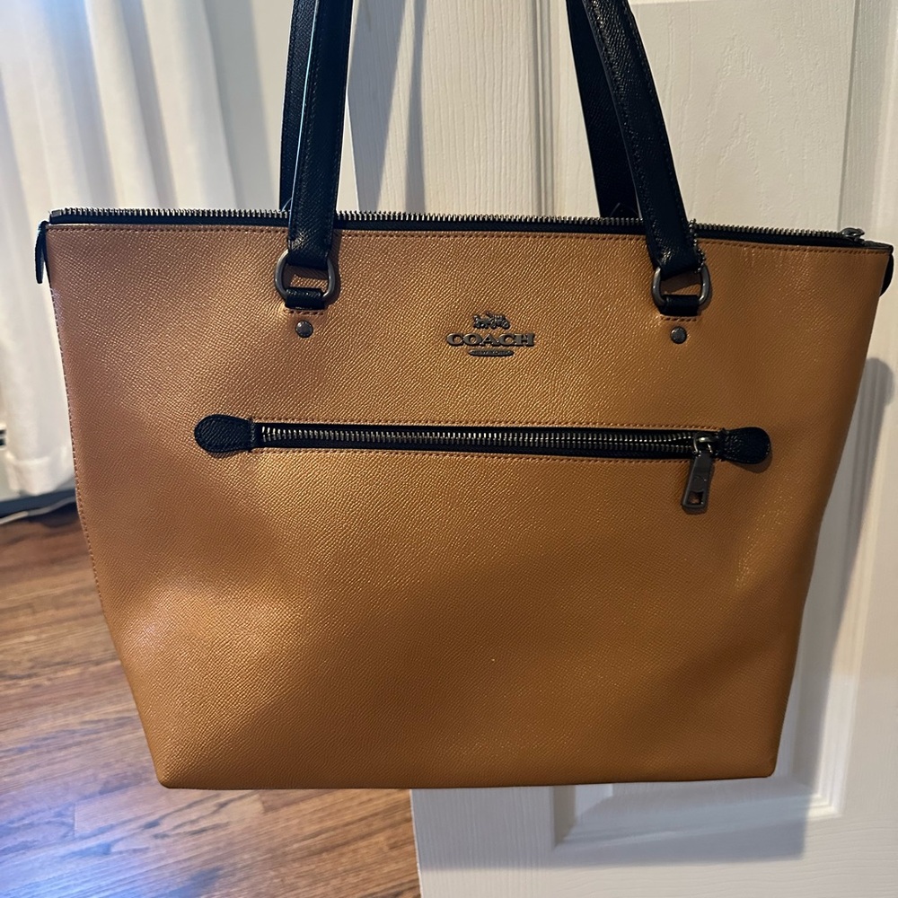 Coach Tan and Black Leather Tote Bag with Structured Design